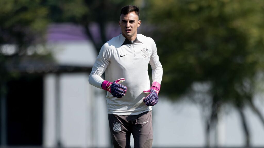 Corinthians renova contrato com goleiro Matheus Donelli até 2028