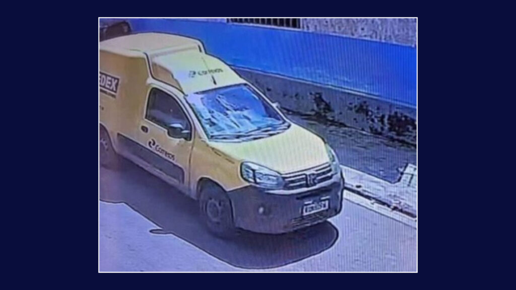 Criminosos roubam carro dos Correios e o utilizam para praticar