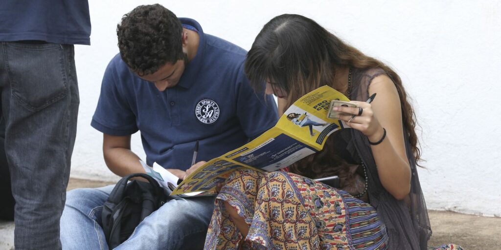 Enem: ONG incentiva doação para inscrições de jovens de baixa