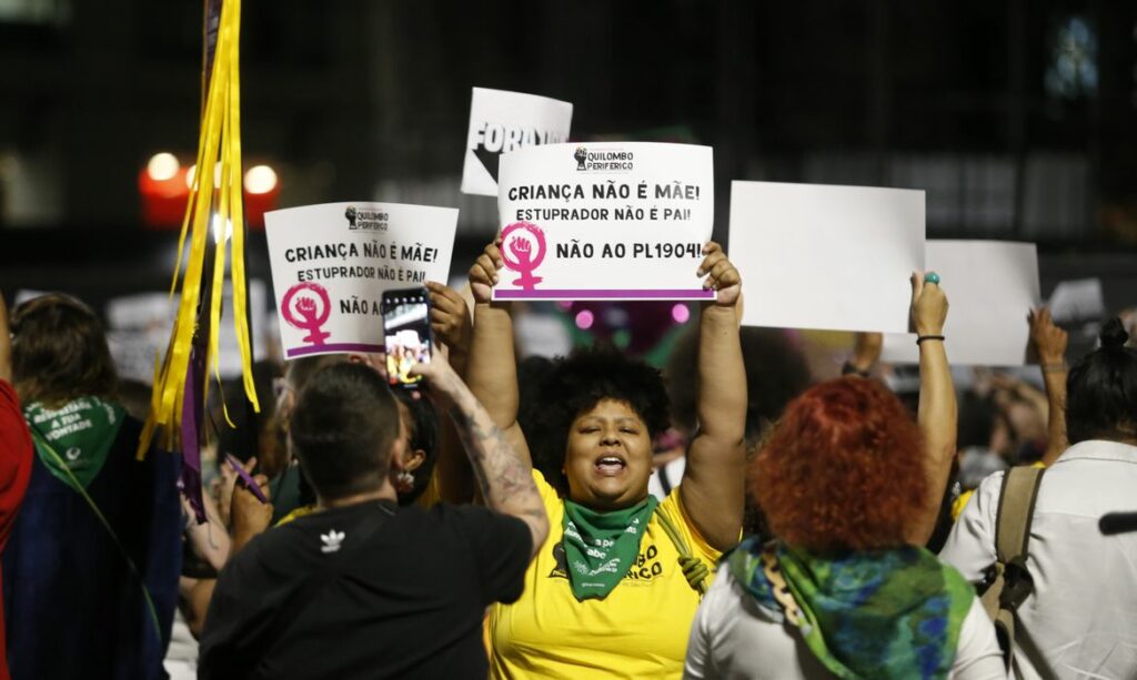 Enquete da Câmara sobre PL do Aborto bate 1 milhão