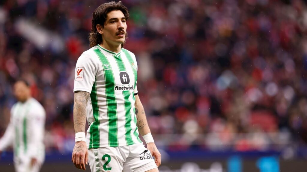 Ex-Arsenal e Seleção Espanhola, Bellerín passeia pela Av. Paulista; veja