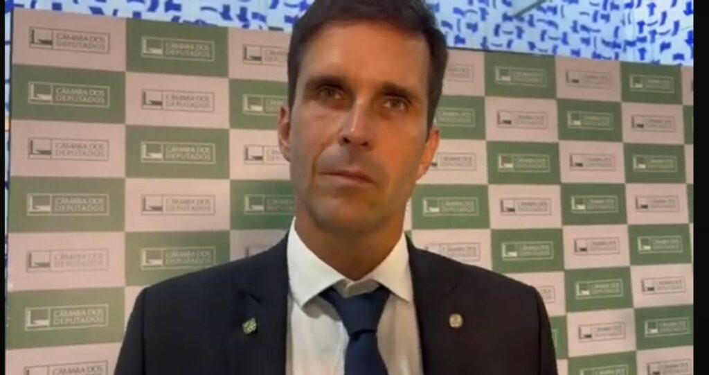 “Falta de respeito com a democracia”, diz Luiz Lima sobre