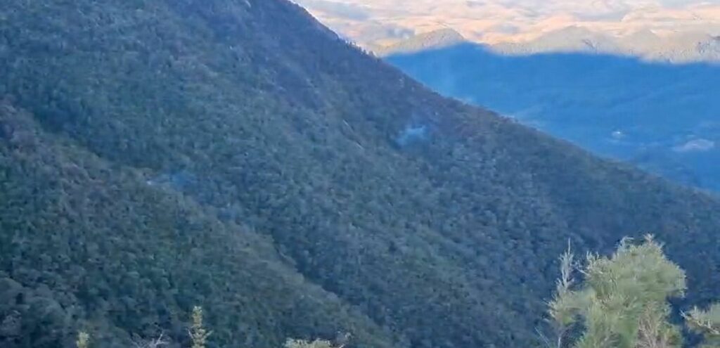 Fogo no Parque do Itatiaia está controlado, mas ainda há