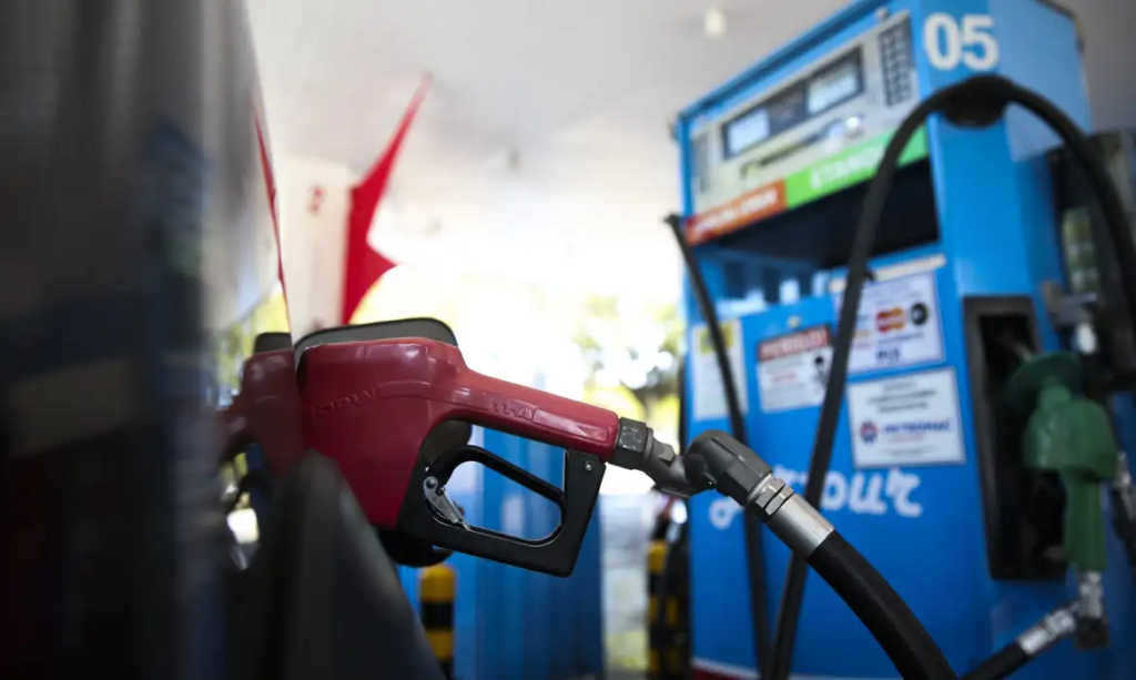 Gasolina deve ficar mais cara; entenda a 'MP do fim