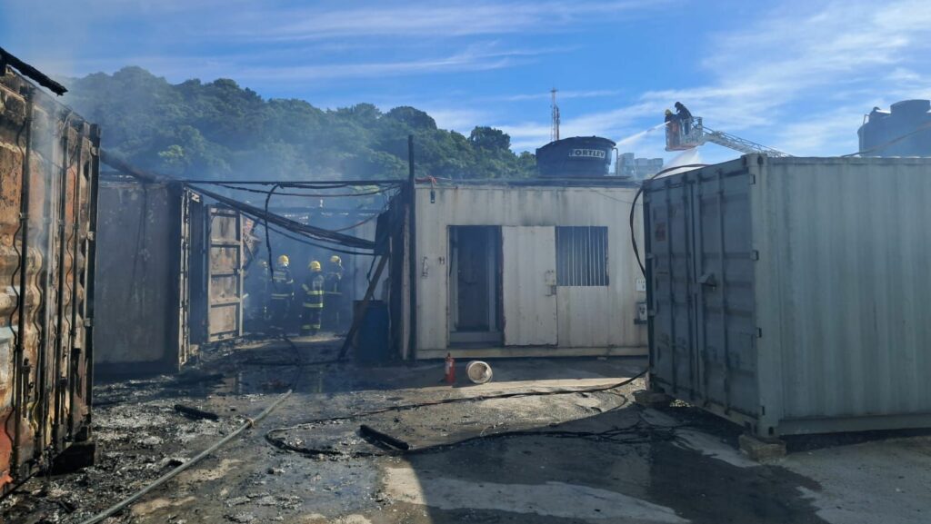 Incêndio atinge imóvel em condomínio de Praia Brava, em Itajaí