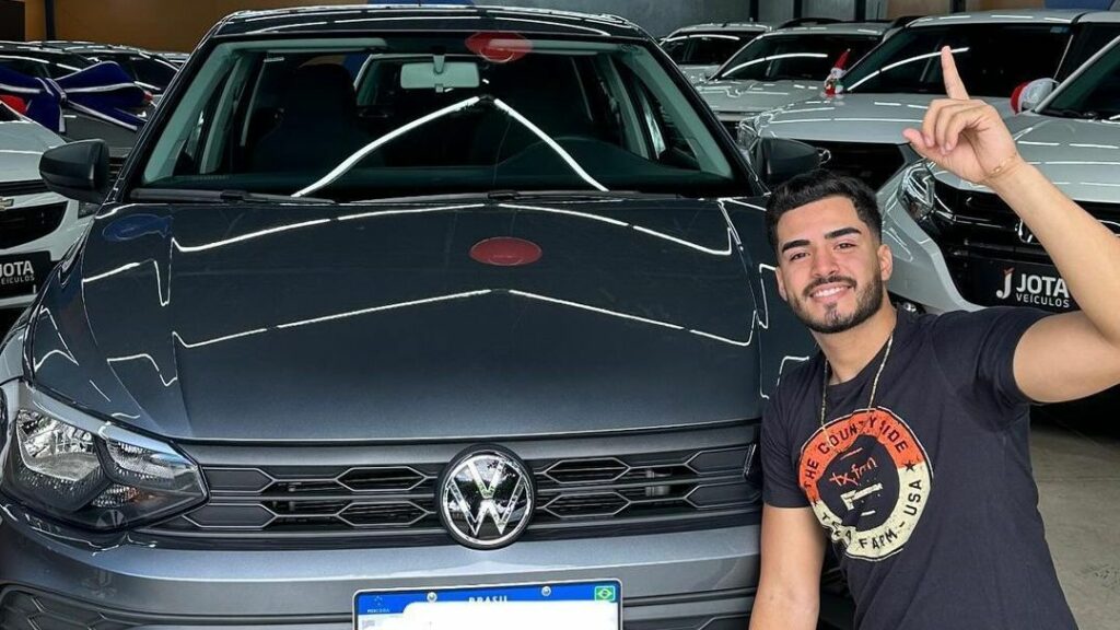 Influencer de 22 anos morre após capotar carro em Goiânia