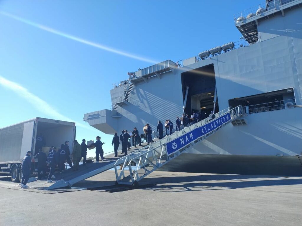 Maior navio de guerra da América Latina volta ao RS