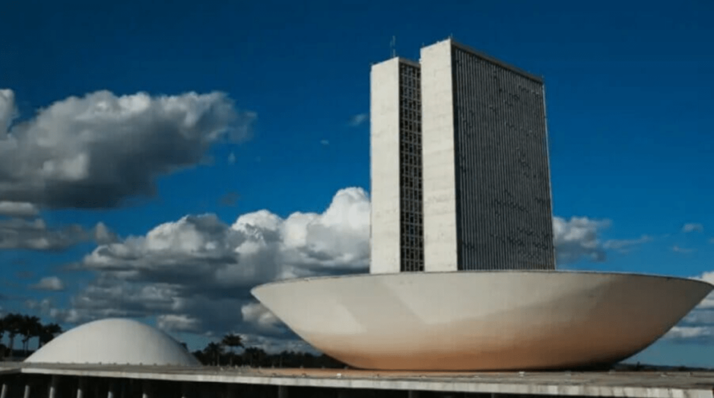 Mais de cem deputados federais respondem a pendências na justiça