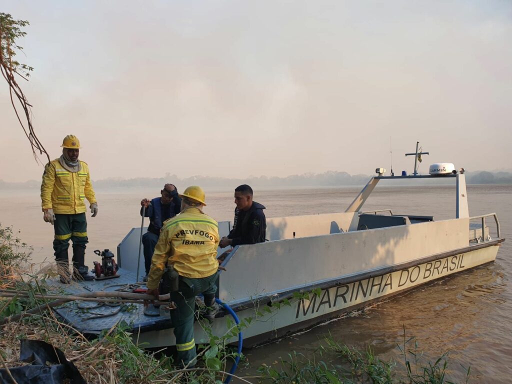 Marinha aumenta ações contra incêndio no Pantanal