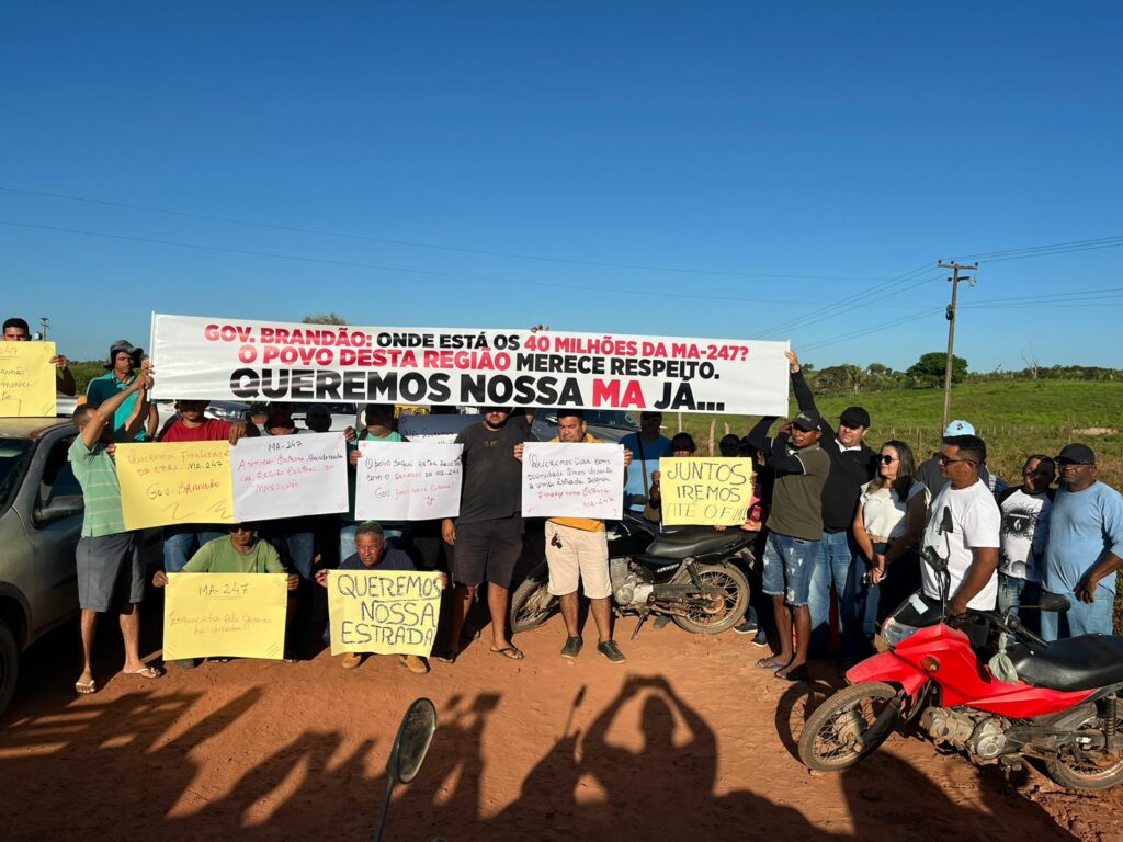 Moradores de Trizidela do Vale bloqueiam MA-247 cobrando conclusão de