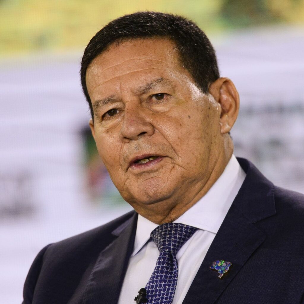 Mourão pede que governo de Javier Milei conceda asilo político