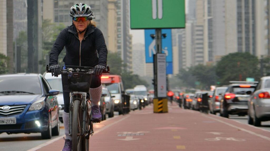 No Dia Mundial da Bicicleta, ciclistas se unem para doar