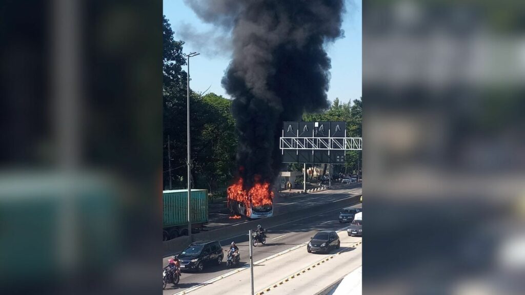 Operação da PM no Complexo da Maré tem tiroteio e