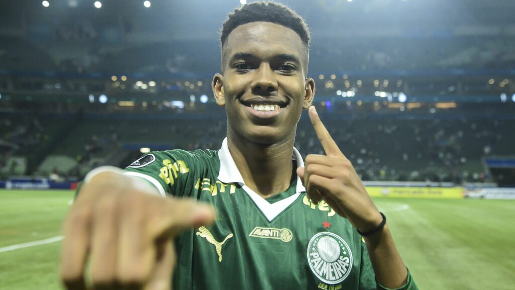 Palmeiras confirma venda do atacante Estevão para o Chelsea, da