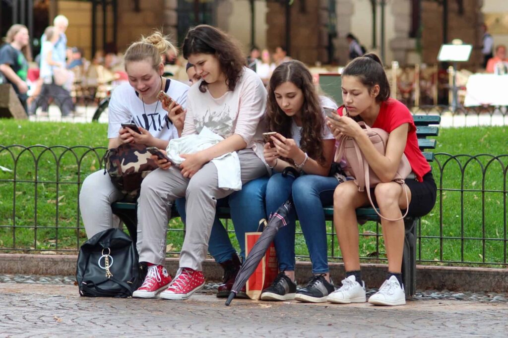 Pode não parecer, mas seu celular pode ‘pesar’ 27 kg