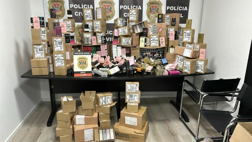 Polícia desativa fábrica de perfumes falsificados na Grande SP