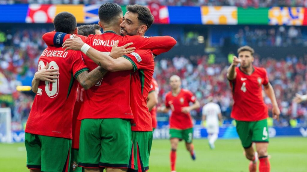 Portugal vence a Turquia e avança em jogo marcado por