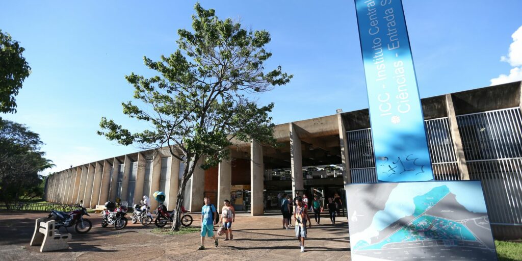 Professores de pelo menos 25 universidades decidiram pelo fim da