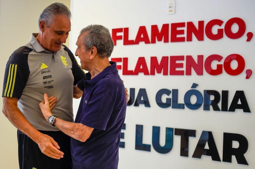 Tite se emociona com visita de Carlos Alberto Parreira no