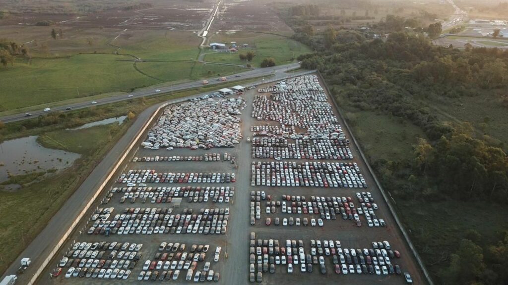 Veículos afetados pelas enchentes no Rio Grande do Sul são