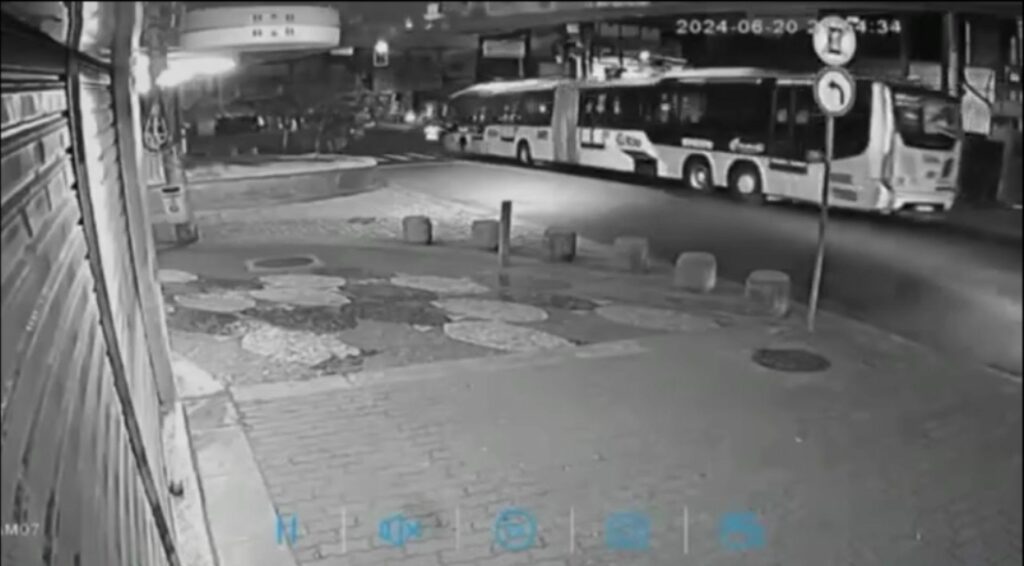 Vídeo: motorista do BRT morre após ser atropelado pelo próprio