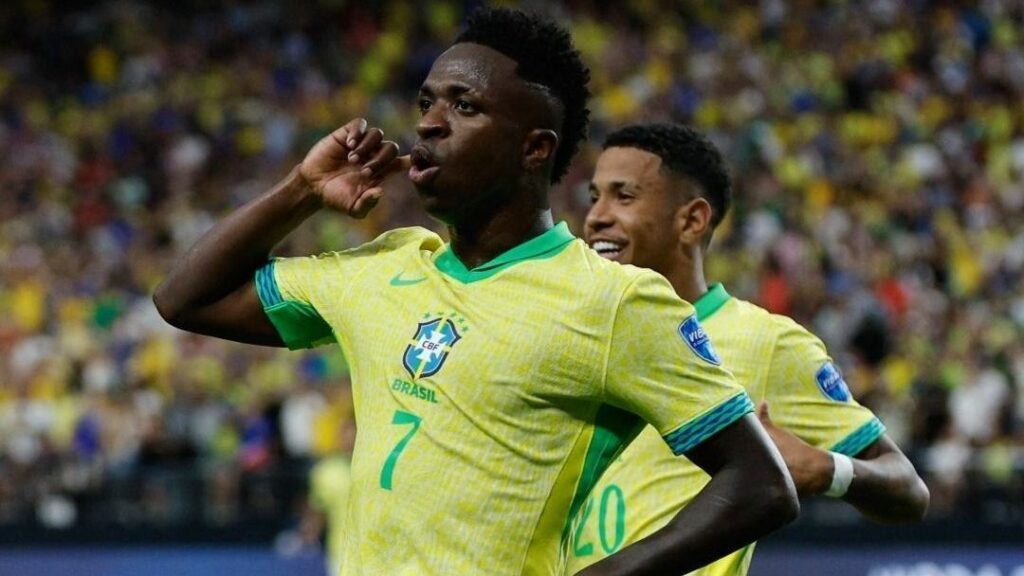 Vini Jr. celebra goleada do Brasil na Copa América e