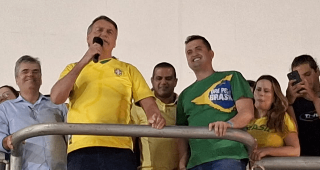 Bolsonaro repete ataques a Lula em Duque de Caxias em