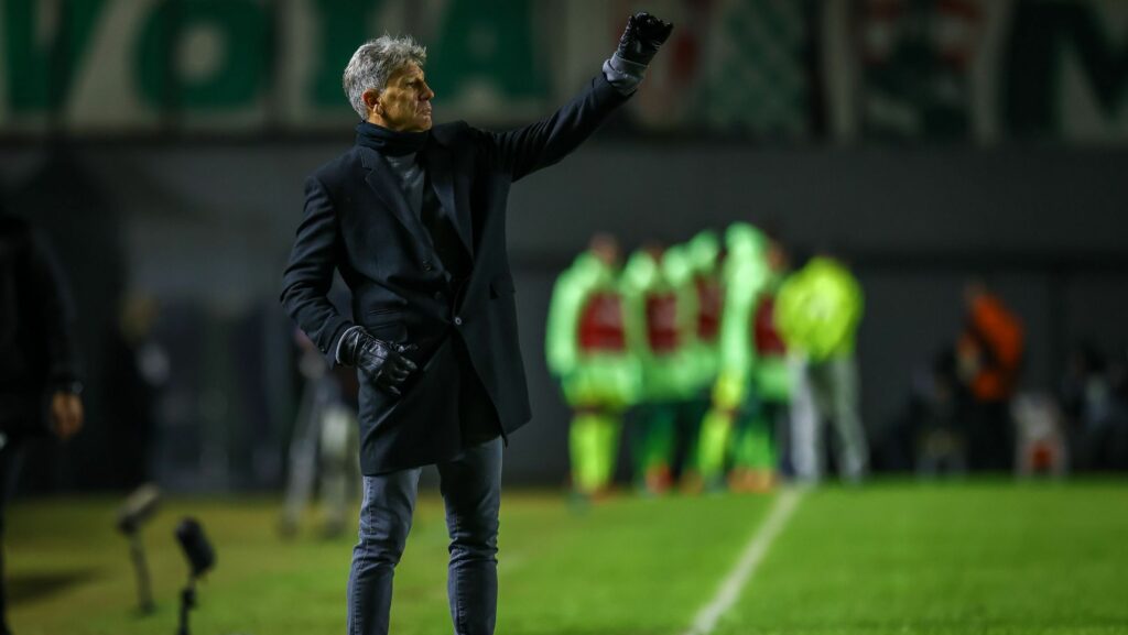 Chamado de burro pela torcida, Renato Gaúcho responde: “Sou bom