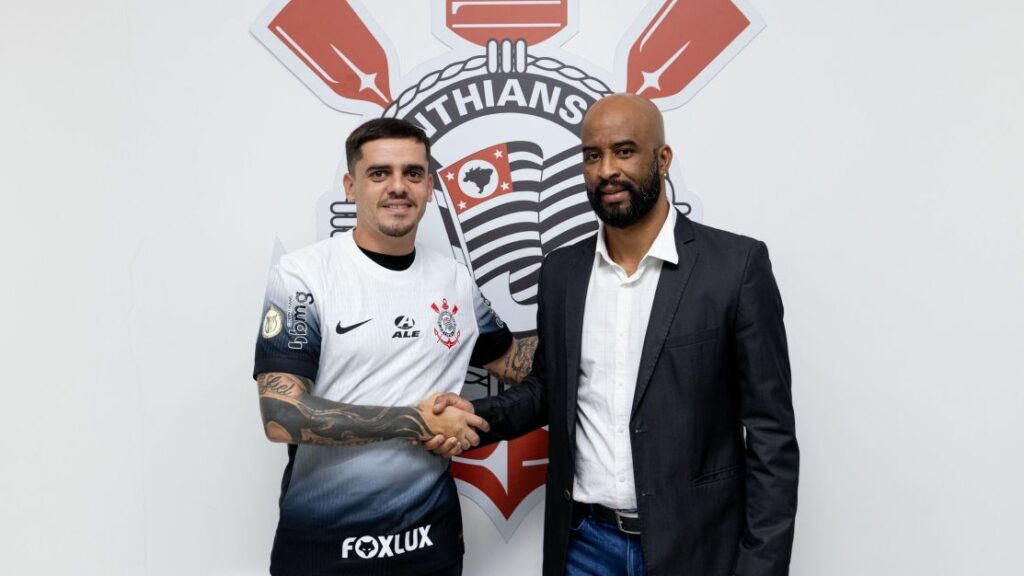 Corinthians renova contrato de Fagner até 2026