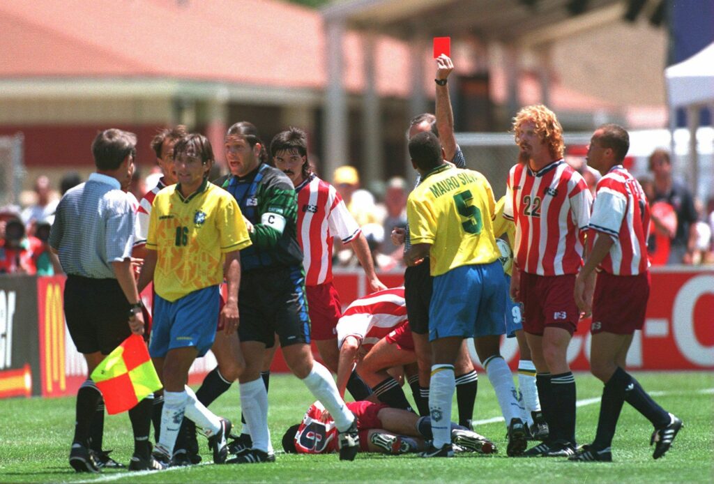 Cotovelada, beijo na testa e mais: o histórico Brasil x