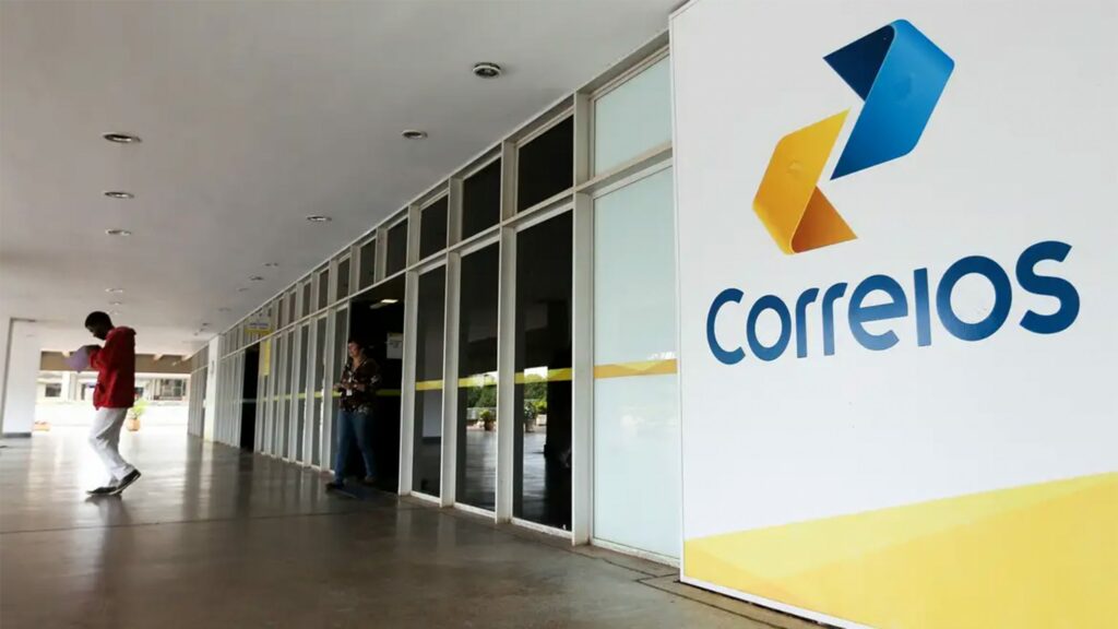 Criminosos cobram Pix em golpe para liberar entregas dos Correios