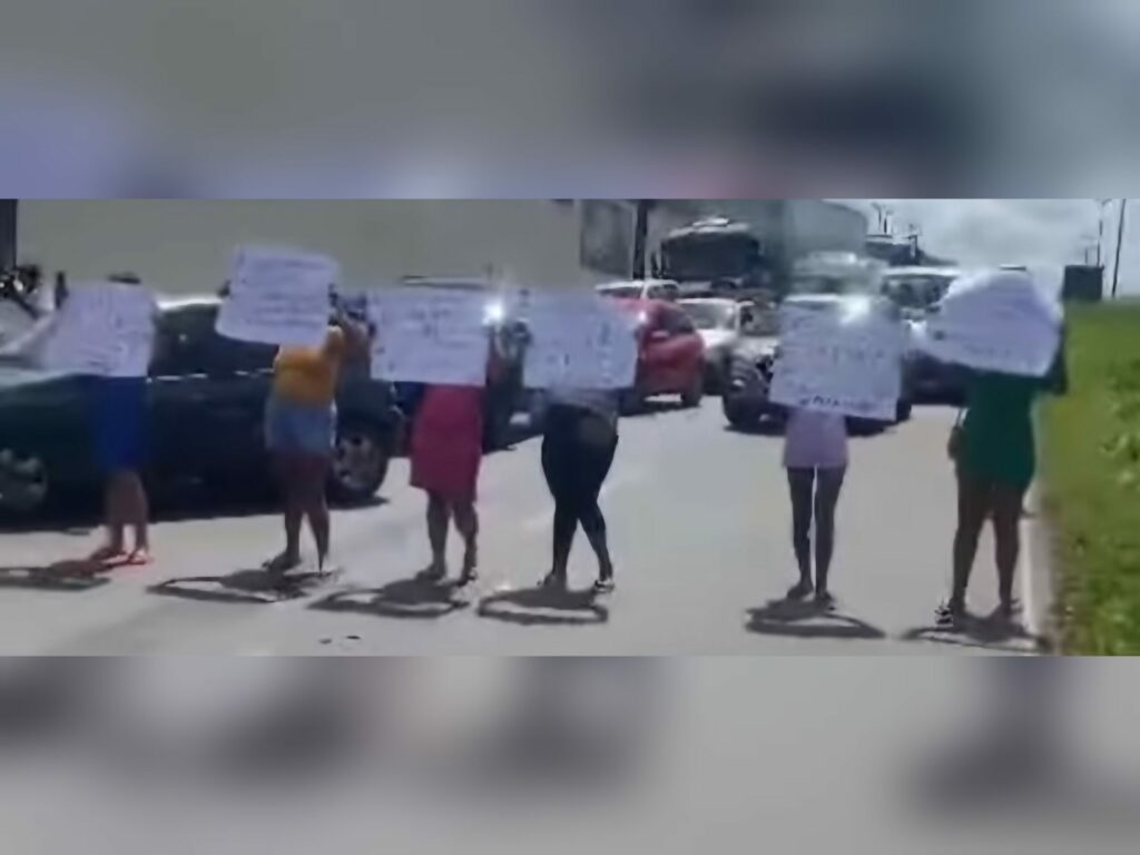 Em protesto, mulheres denunciam agressões a presos no Complexo de