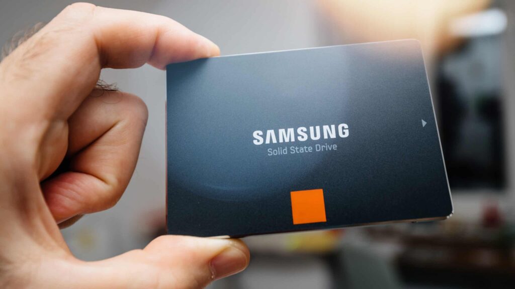 Falta espaço aí? Samsung anuncia SSD de 61 TB e