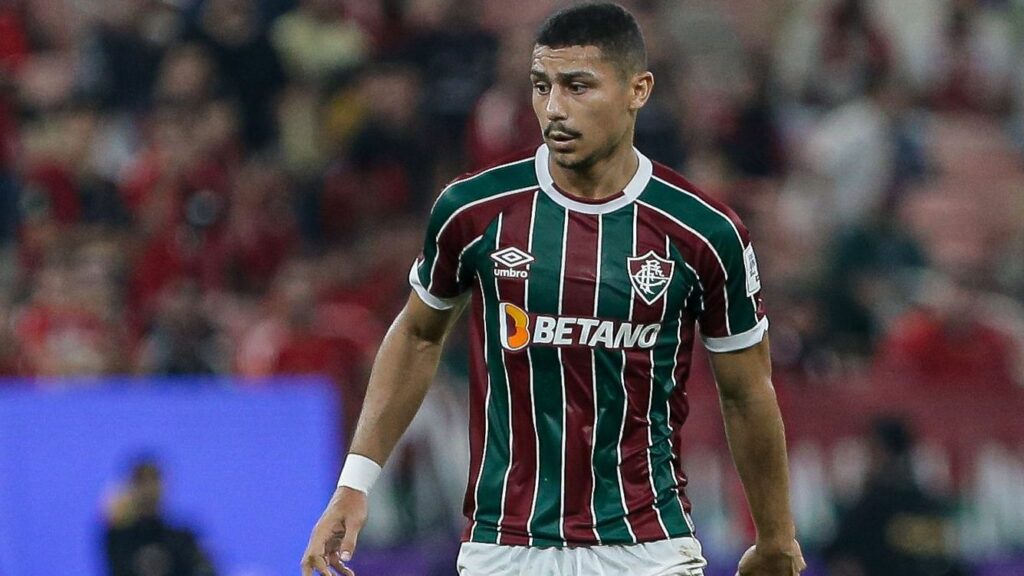 Fluminense e Fulham debatem valores para negociação envolvendo André