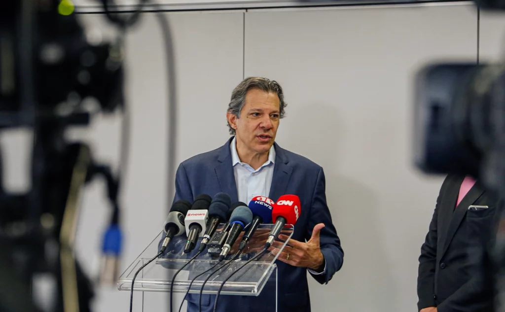 Haddad anuncia congelamento bilionário para cumprir o novo teto de