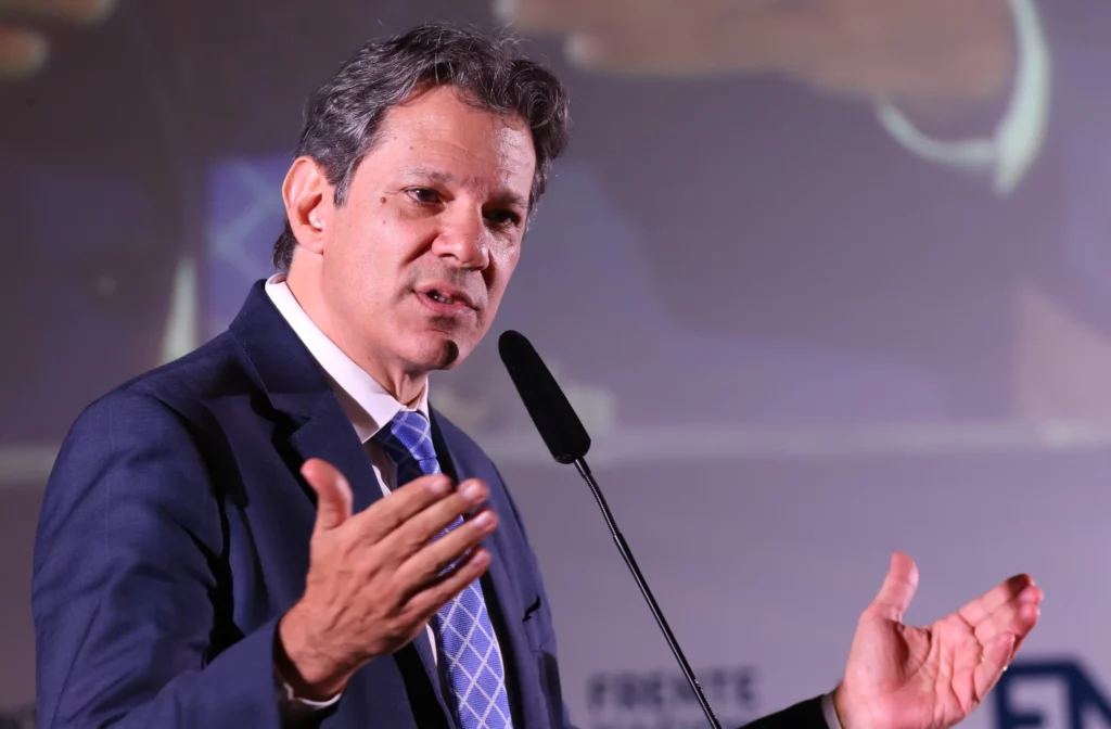 Haddad prevê nova queda nas arrecadações e pode aumentar impostos