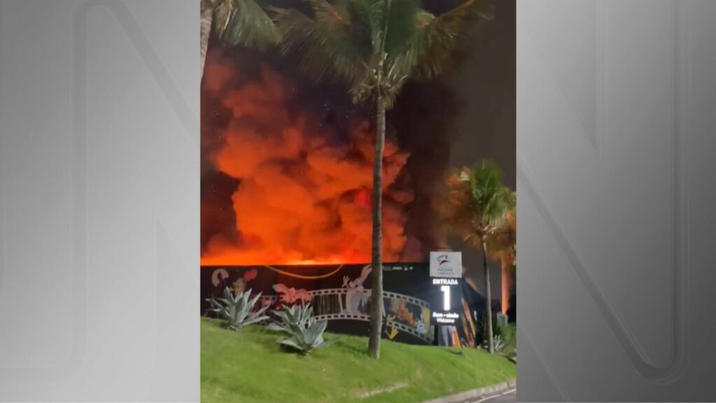 Incêndio destrói exposição da Casa Warner no Rio de Janeiro;