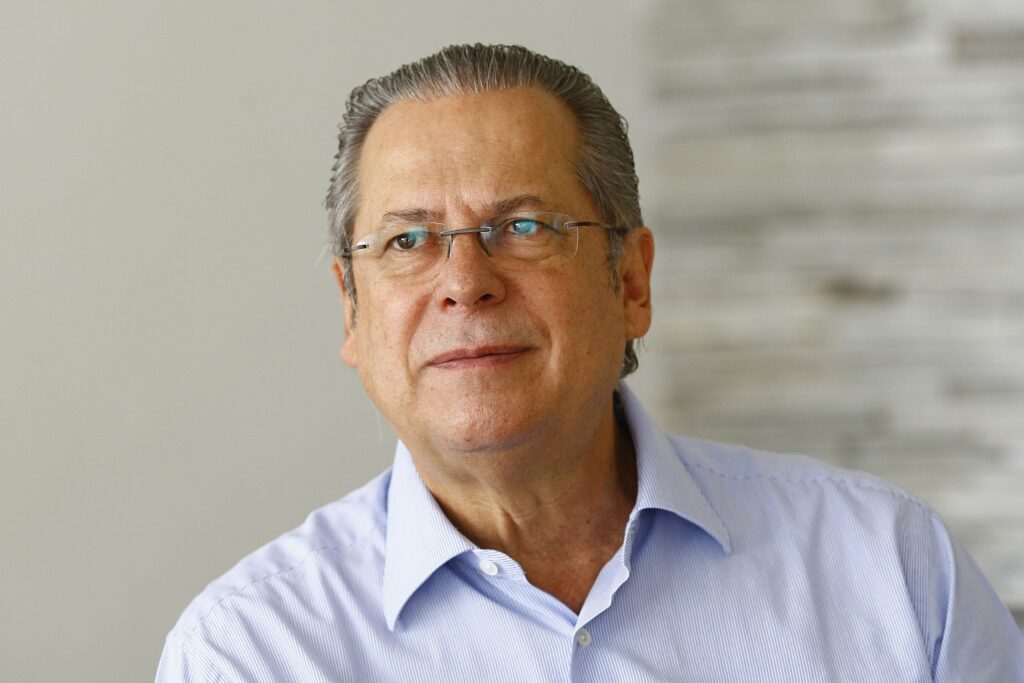 José Dirceu é internado em São Paulo com suspeita de