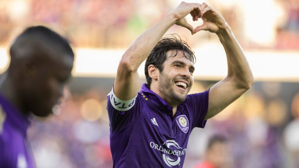 Kaká inaugura Hall da Fama do Orlando City e sugere