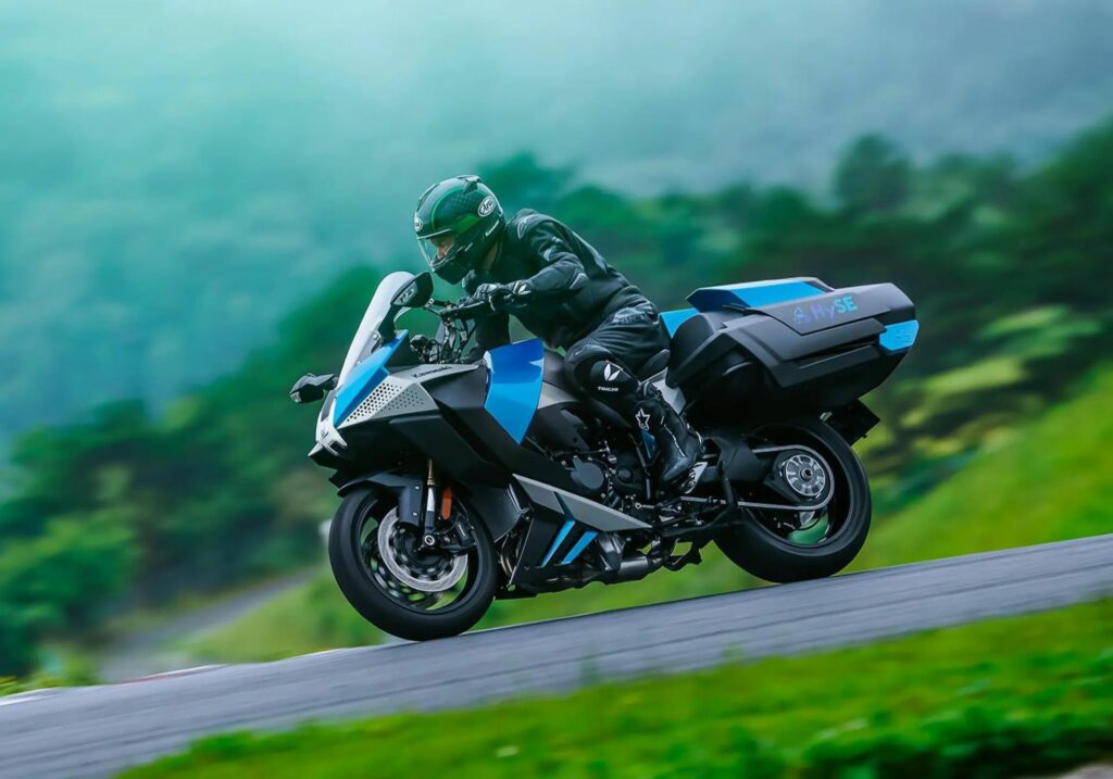 Kawasaki apresenta primeiro protótipo de moto movida a hidrogênio