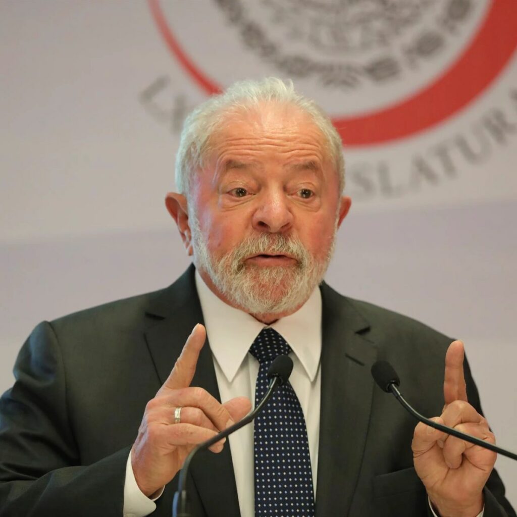 Lula afirma que não tem que prestar contas para banqueiros,