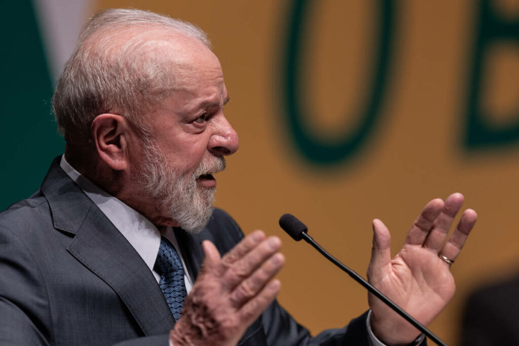 Lula mantém intensa agenda de viagens pelo país, com visitas