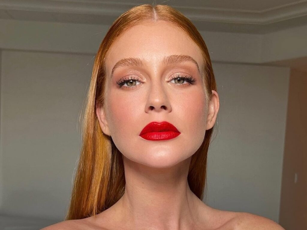 Marina Ruy Barbosa surge em público e ostenta aliança milionária