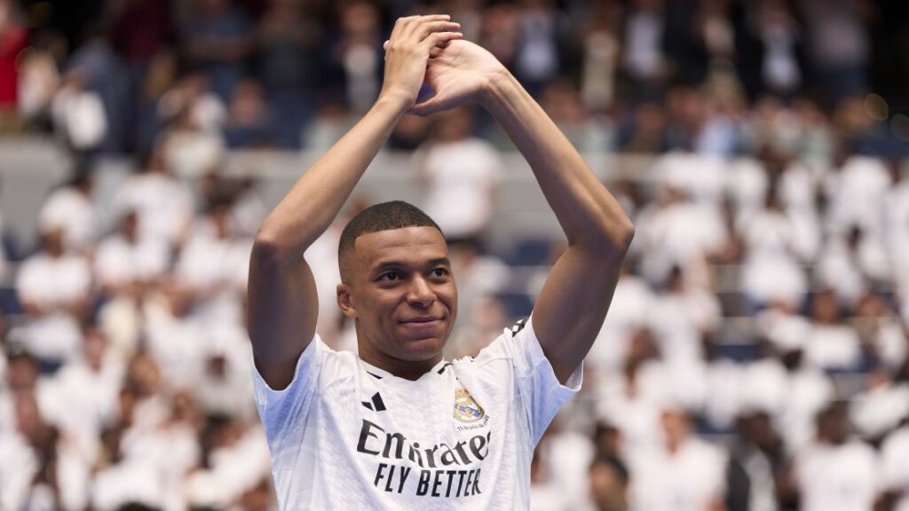 Mbappé é apresentado no Real Madrid para mais de 80