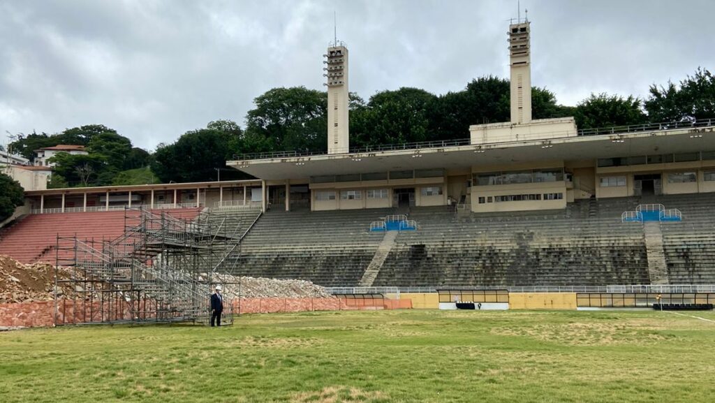 Obra no Pacaembu é paralisada após visita de sindicato