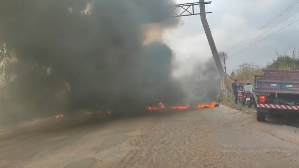 Outra vez, manifestantes bloqueiam trecho da BR-316 no Maranhão