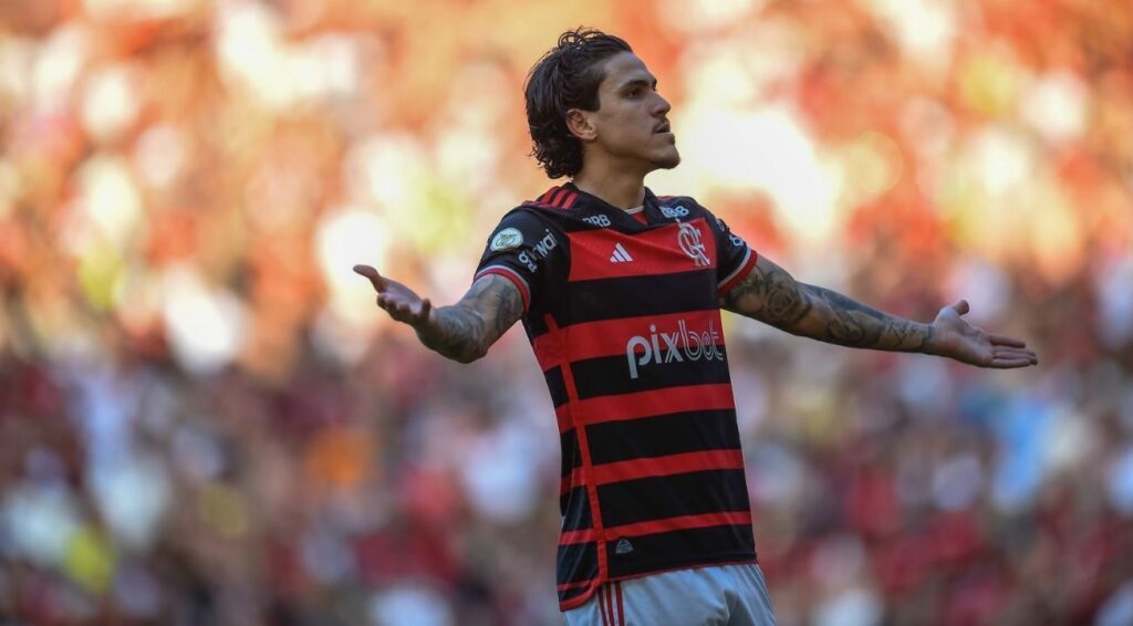 Pedro, do Flamengo, reage à notícia de ser o maior