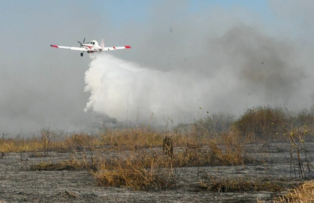 Pilotos e aviões estrangeiros poderão combater incêndios no Brasil