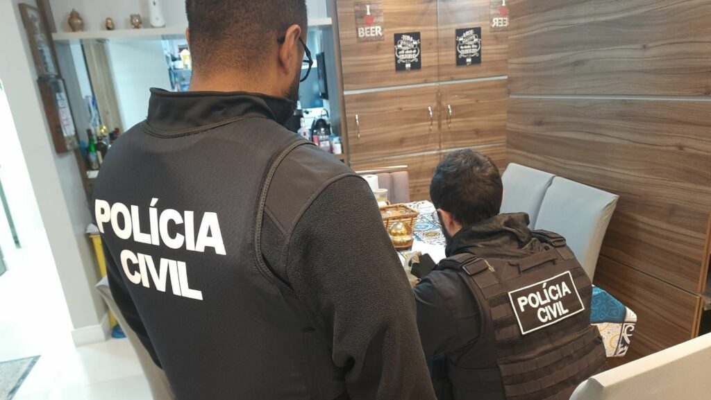 Polícia do RS faz operação contra servidor que falsificou diploma