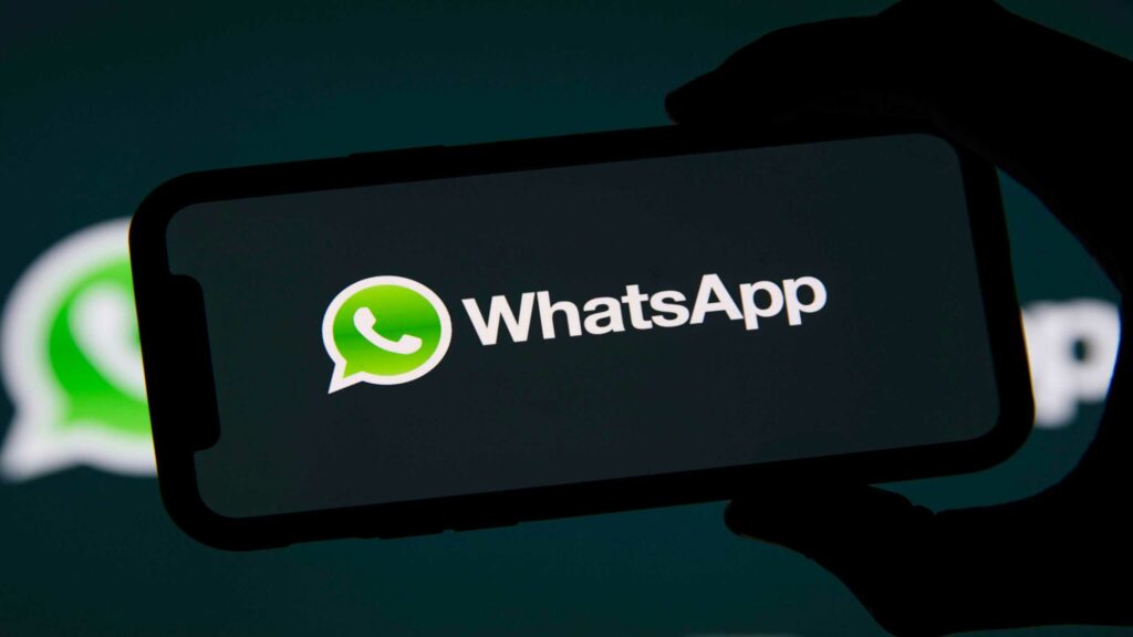 Quais os riscos de usar um WhatsApp fake?